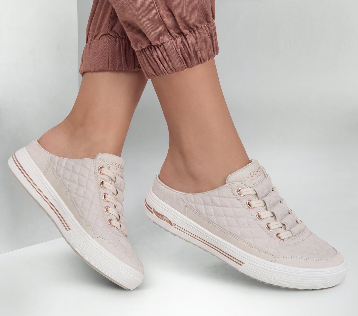 Skechers Arch Fit Arcade - Cozy Fit Snuggle Steps