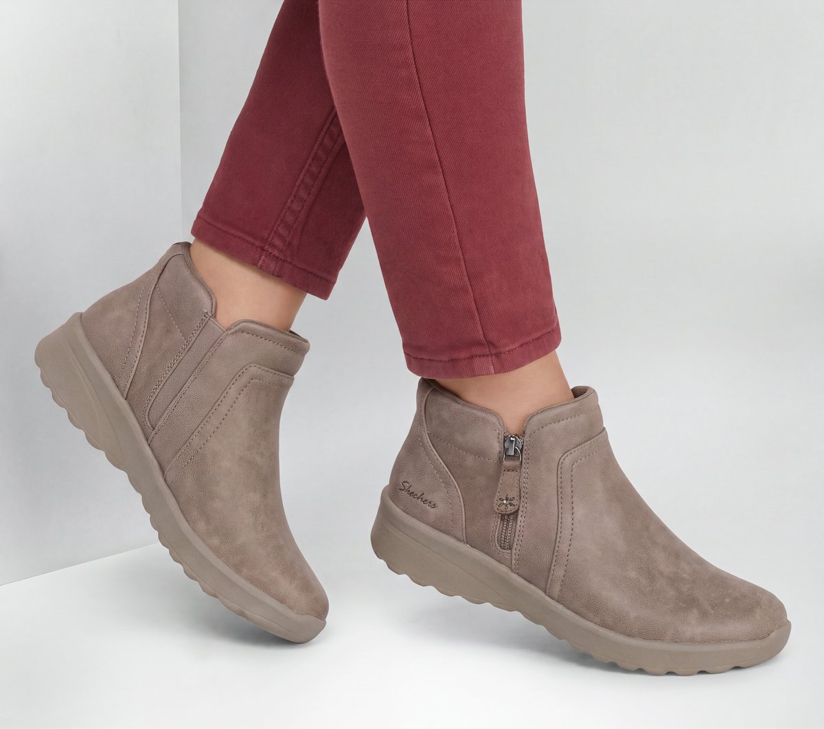Skechers Relaxed Fit: Lovely Vibe - Forever Mine