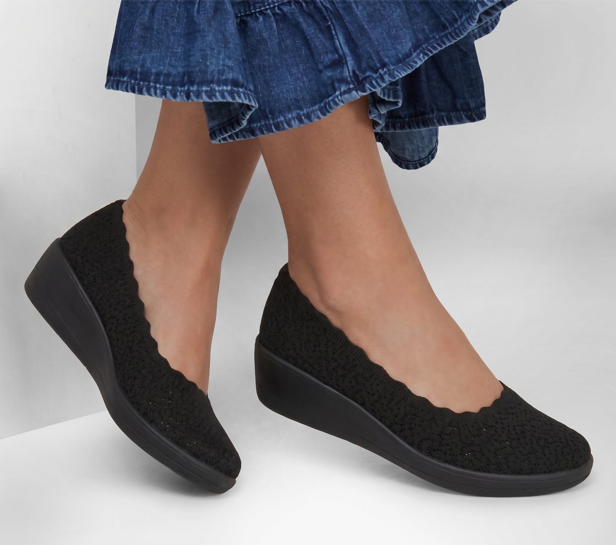 Skechers Relaxed Fit: Newport Wedge - Softly Stitched