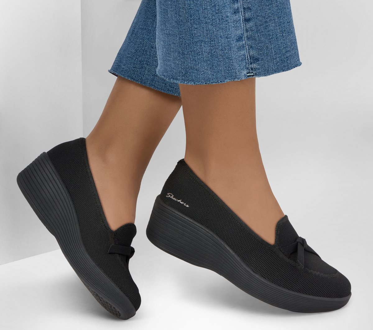 Skechers Relaxed Fit: Parallel Lite - Soaring Softly